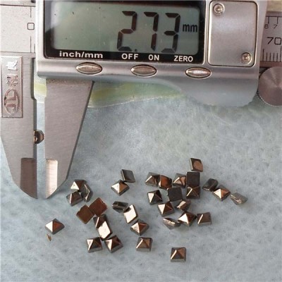 Q147 Pyramid Plastic Rivets 4mm 1000pcs/bag