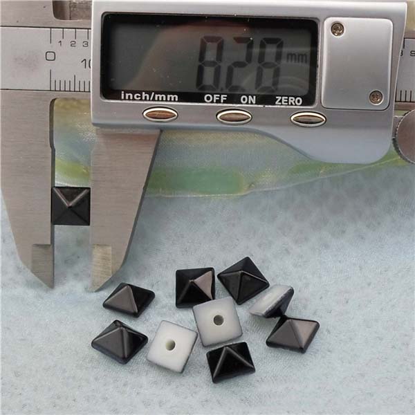 Q165 Pyramid Plastic Rivets 8mm 1000pcs/bag