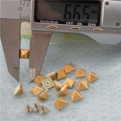 Q176 Pyramid Plastic Rivets 7mm 1000pcs/bag