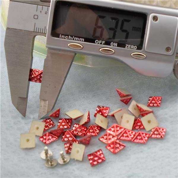 Q200 Pyramid Plastic Rivets 6mm 1000pcs/bag