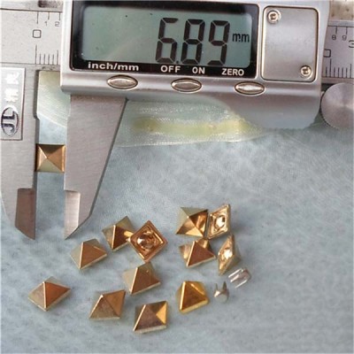 Q47 Pyramid Plastic Rivets 7mm 1000pcs/bag