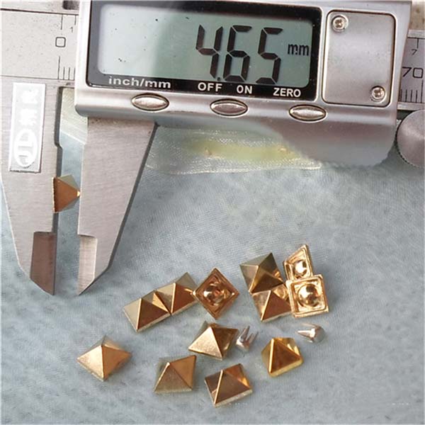 Q47 Pyramid Plastic Rivets 7mm 1000pcs/bag