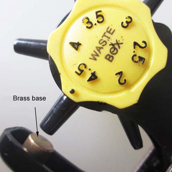 Heavy punch hole plier