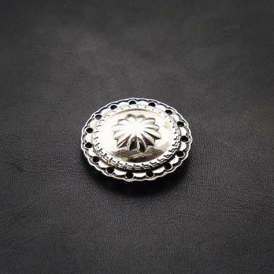 NA066 Daisy Conchos 28mm