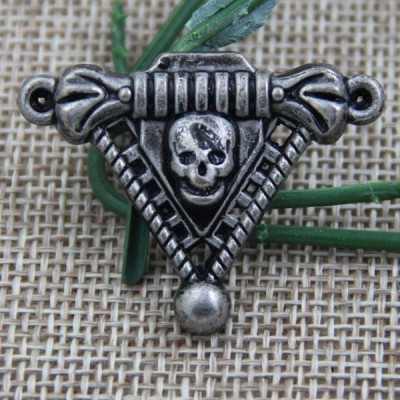 G074 Triangle Skull Sew Spikes 36mm 100pcs/bag