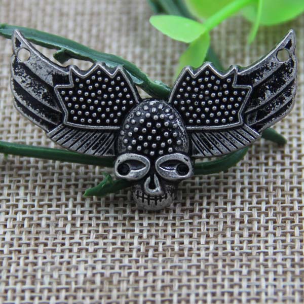 G087 Flying Insects Skull Sew Spikes 43x26mm 100pcs/bag
