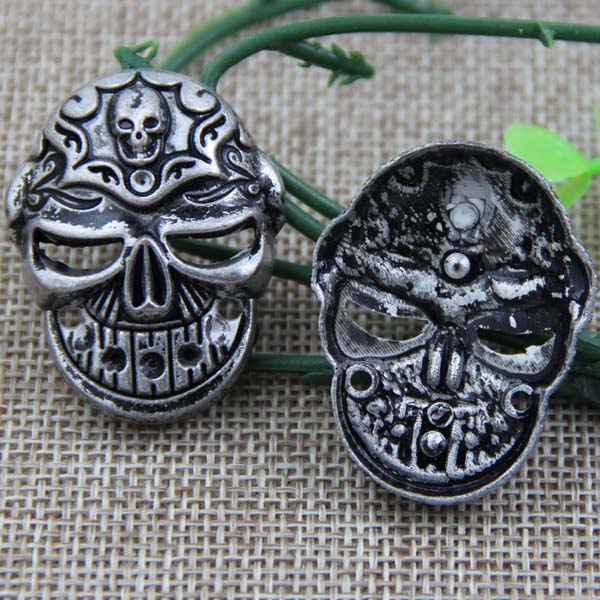 G088 Hollow Skull Sew Spikes 36x29mm 100pcs/bag