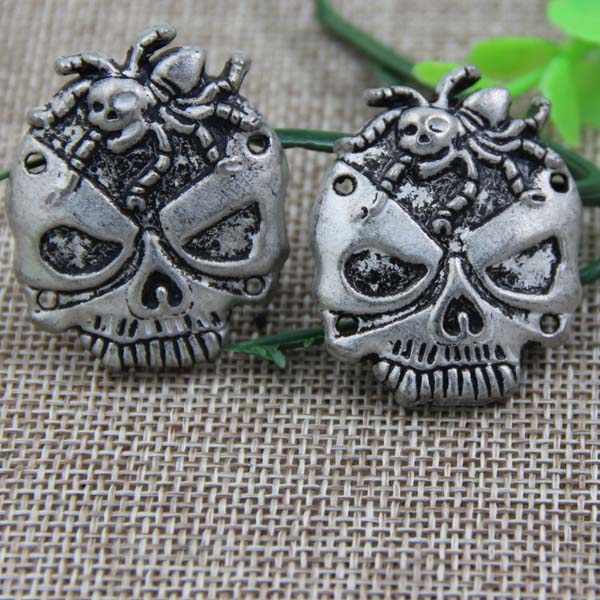 G093 Spider Skull Sew Spikes 37x30mm 100pcs/bag