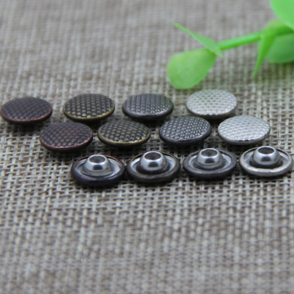 G172 Brass Logo Design Buttons 9.5mm 1000pcs/bag
