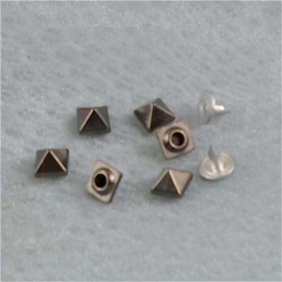K028 Pyramid Alloy Rivets 6mm 100pcs/bag