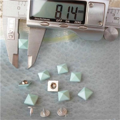 K032 Pyramid Alloy Rivets 8mm 100pcs/bag