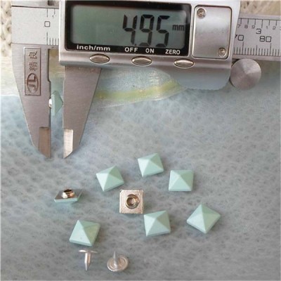 K032 Pyramid Alloy Rivets 8mm 100pcs/bag