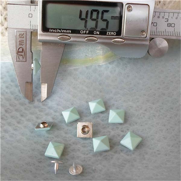 K032 Pyramid Alloy Rivets 8mm 100pcs/bag