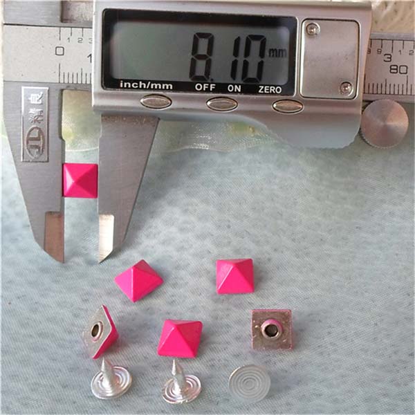 K033 Pyramid Alloy Rivets 8mm 100pcs/bag