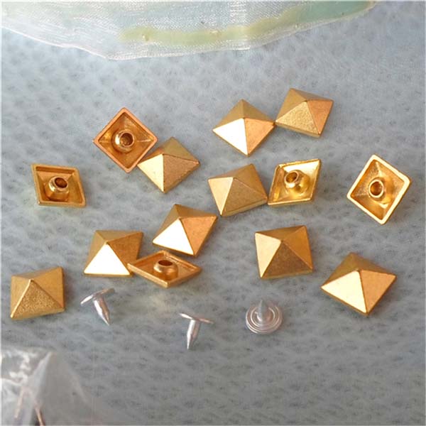 K036 Pyramid Alloy Rivets 10mm 100pcs/bag