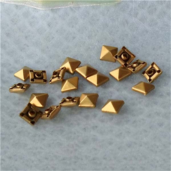 T003 Pyramid Rivets(iron/brass)6mm 1000pcs/bag