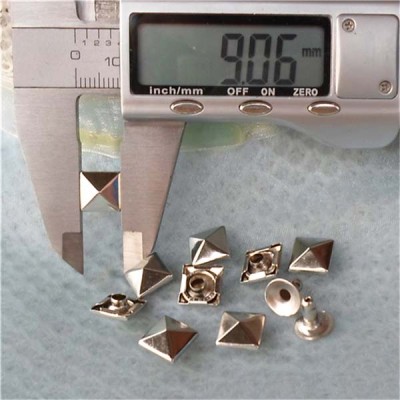 T006 Pyramid Rivets(iron/brass)9mm 1000pcs/bag