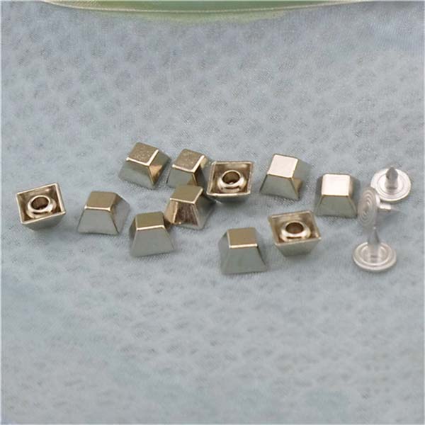 K185 Trapezoid Alloy Rivets 7x4mm 100pcs/bag