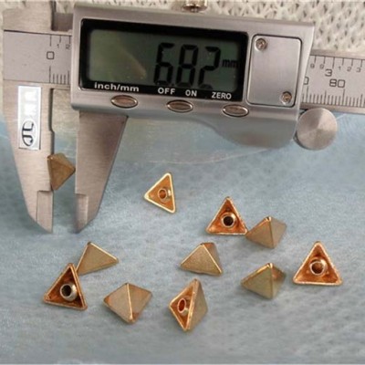 K049 Triangle Rivets Studs 10x7mm 100pcs/bag