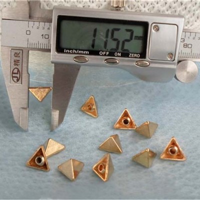 K049 Triangle Rivets Studs 10x7mm 100pcs/bag