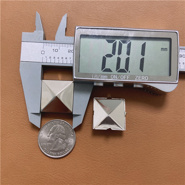 D2020 Pyramid Studs(iron/brass) 20mm 100pcs/bag