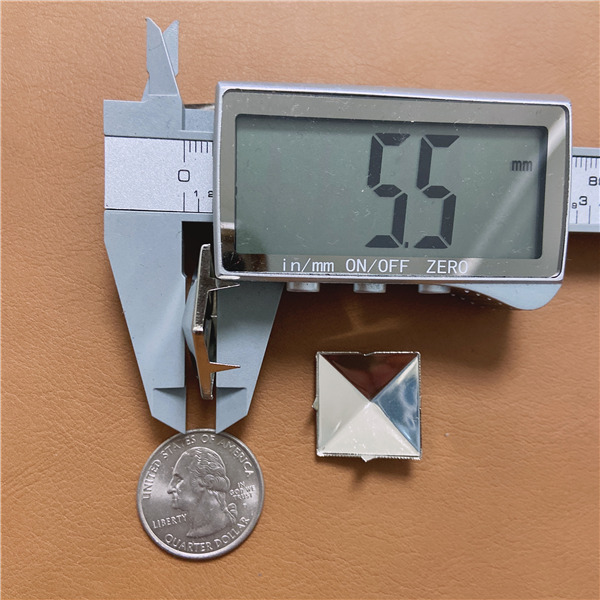 D2020 Pyramid Studs(iron/brass) 20mm 100pcs/bag