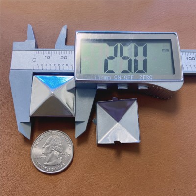 D2525 Pyramid Studs(iron/brass) 25mm 100pcs/bag