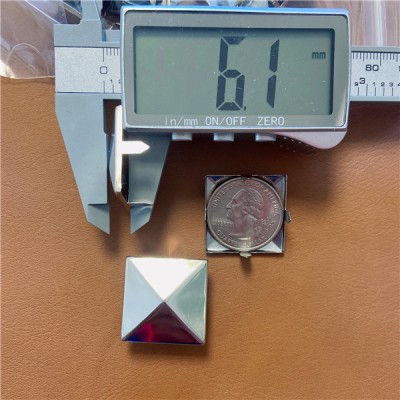 D2525 Pyramid Studs(iron/brass) 25mm 100pcs/bag