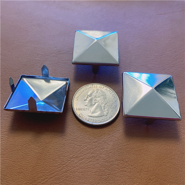 D2525 Pyramid Studs(iron/brass) 25mm 100pcs/bag