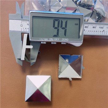 D3030 Pyramid Studs(iron/brass) 30mm 100pcs/bag