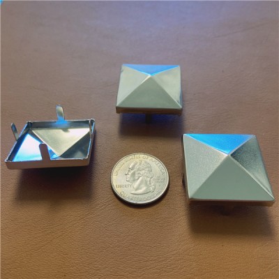 D3030 Pyramid Studs(iron/brass) 30mm 100pcs/bag