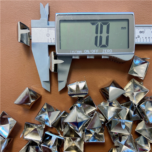 FK16  Pyramid Square 2 Prongs Studs 16mm 5/8 inch  Large  Silver 100pcs/bag