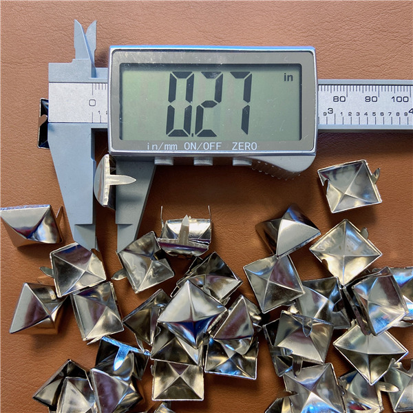 FK16  Pyramid Square 2 Prongs Studs 16mm 5/8 inch  Large  Silver 100pcs/bag