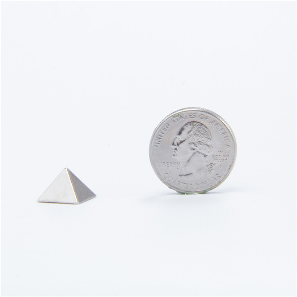 D1258 Pyramid Screwback Spikes 12.5x8mm 100pcs/bag