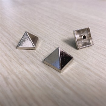D1512 Pyramid Screwback Spikes 15x12mm 100pcs/bag