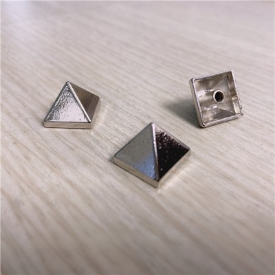 D1512 Pyramid Screwback Spikes 15x12mm 100pcs/bag