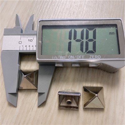 D1512 Pyramid Screwback Spikes 15x12mm 100pcs/bag