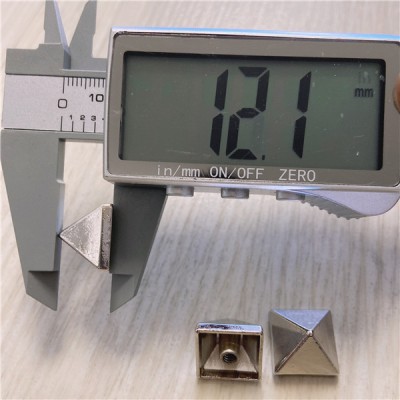 D1512 Pyramid Screwback Spikes 15x12mm 100pcs/bag