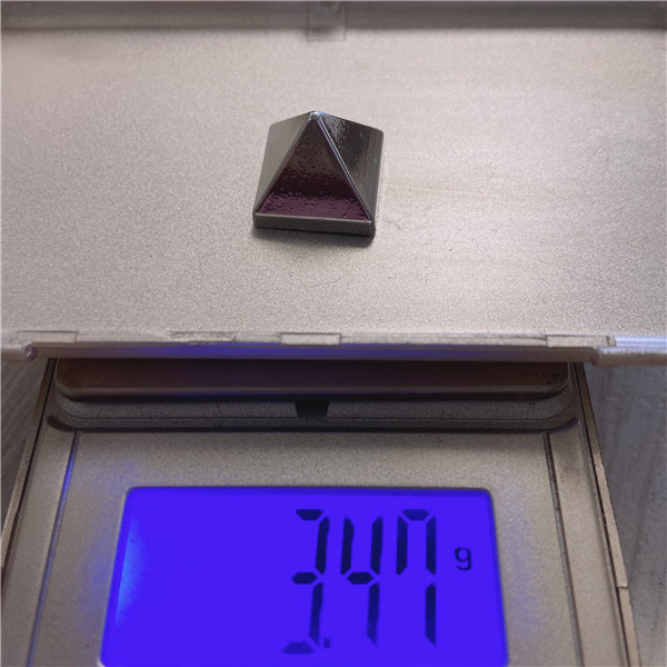 D1512 Pyramid Screwback Spikes 15x12mm 100pcs/bag