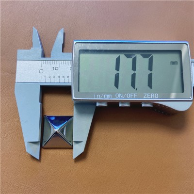 D1810 Pyramid Screwback Spikes 17.7x10mm 100pcs/bag