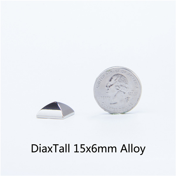 H032 Pyramid Screw Spikes 15x6mm 100pcs/bag