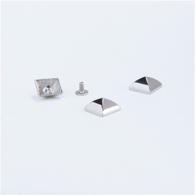 H032 Pyramid Screw Spikes 15x6mm 100pcs/bag