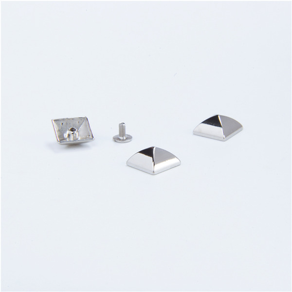 H032 Pyramid Screw Spikes 15x6mm 100pcs/bag