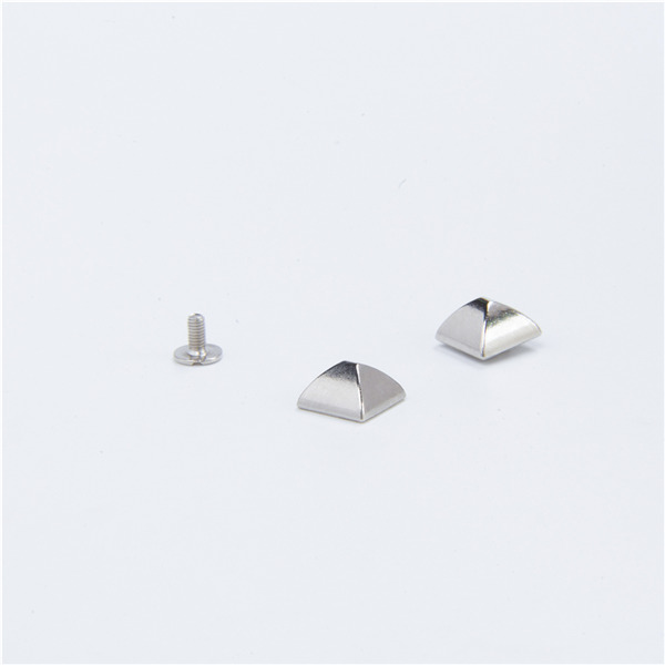 J1212 Pyramid Spikes 12x12mm 100pcs/Bag