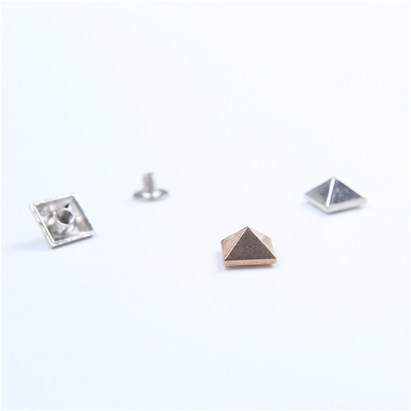 J8585 Wholesale Pyramid Spikes 8.5x8.5mm 100pcs/Bag