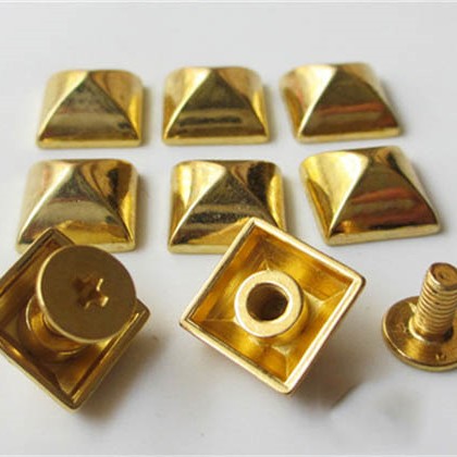 NO62 Diy Pyramid Spikes 10X10mm 100pcs/bag