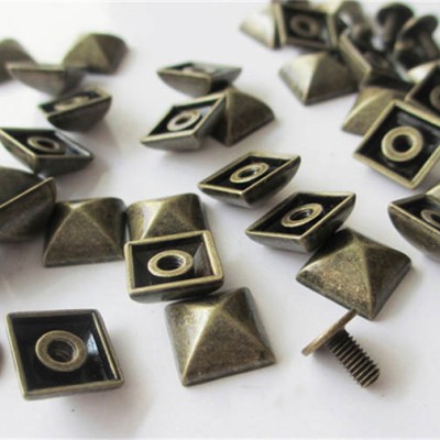 NO62 Diy Pyramid Spikes 10X10mm 100pcs/bag
