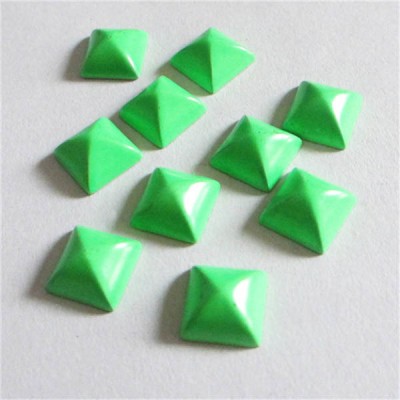 NO62 Diy Pyramid Spikes 10X10mm 100pcs/bag