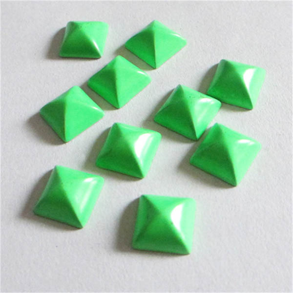 NO62 Diy Pyramid Spikes 10X10mm 100pcs/bag