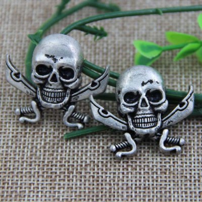 G019 Double Knife Skull Rivet  33x29mm,23x21mm 100pcs/bag